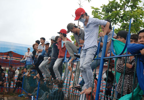 Đội mưa đua xe ở Bình Phước 10