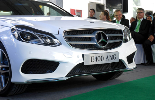 Sản phẩm đầu tiên của nhà máy sơn nhúng tĩnh điện hiện - Mercedes-Benz tại Việt Nam là chiếc E 400 - AMG