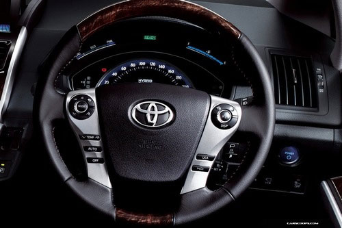 Vén màn Toyota SAI: chiếc sedan tiêu thụ 4,4 lít cho 100 km 5