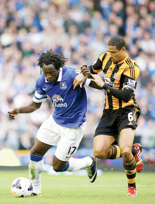 Lukaku (trái), mũi nhọn nguy hiểm trên hàng công của Everton - d