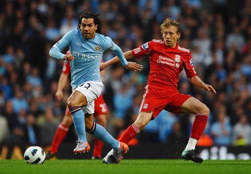 Liverpool (phải) sẽ chưa thể thắng được Man City vào lúc này - Ảnh: AFP