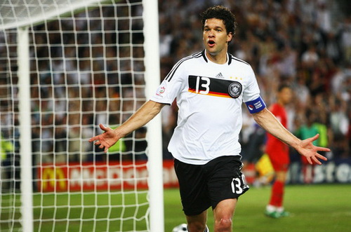 Michael Ballack giã từ sân cỏ