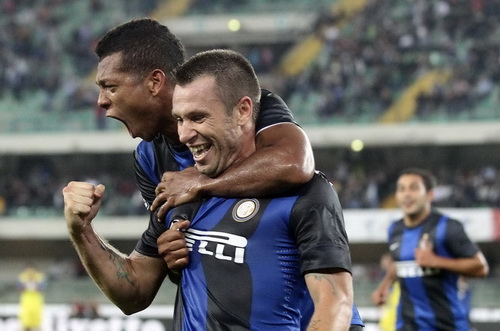 Antonio Cassano ghi bàn ấn định chiến thắng 2-0 cho Inter Milan trước Chievo