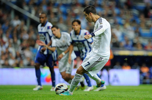 Cristiano Ronaldo lập hat-trick giúp Real Madrid thắng Deportivo 5-1