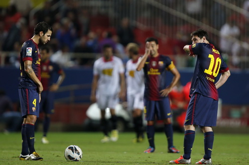 Lionel Messi và Cesc Fabregas của Barcelona