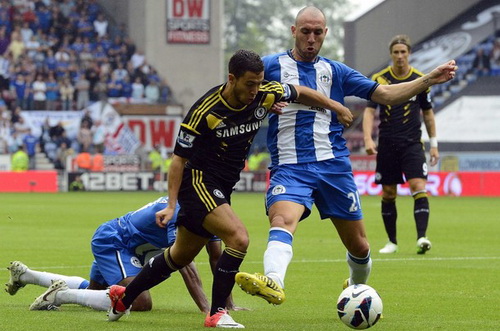Eden Hazard thi đấu nổi bật trong trận Chelsea thắng Wigan 2-0