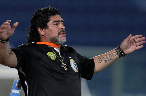 Maradona tới Trung Quốc để... kiện