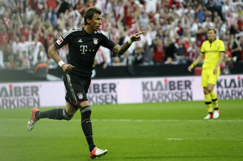 Mario Mandzukic ghi bàn cho Bayern Munich