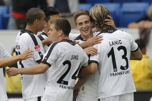 Tân binh Frankfurt gây ấn tượng ở Bundesliga