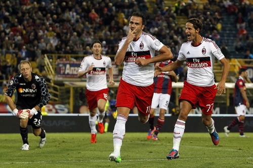 Tân binh Giampaolo Pazzini giúp AC Milan thắng Bologna 3-1