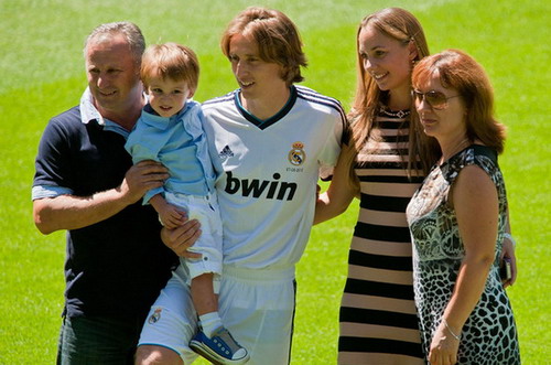 Vợ Modric là "cò" cầu thủ