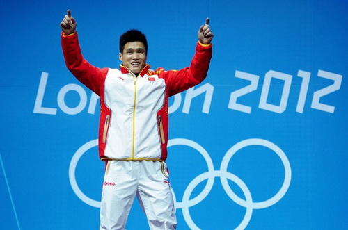 Lu Xiaojun giành huy chương vàng cử tạ hạng 77kg