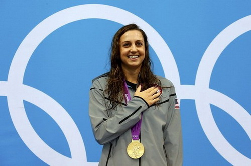Rebecca Soni được ăn hamburger miễn phí trọn đời nhờ giành huy chương vàng Olympic 2012
