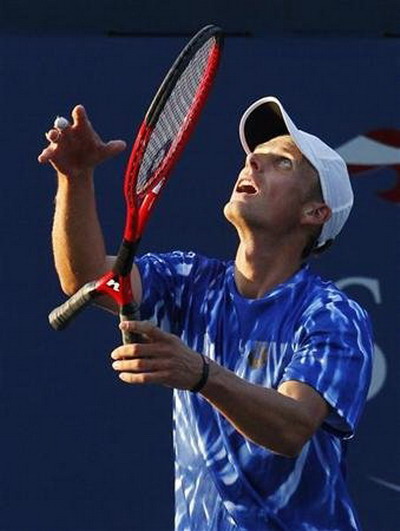 Brian Battistone dùng vợt có 2 cán tại giải Mỹ mở rộng