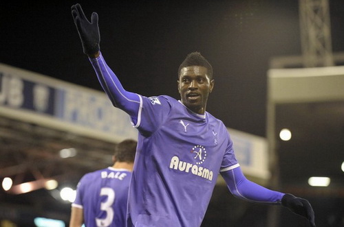 Emmanuel Adebayor chuyển sang thi đấu cho Tottenham 