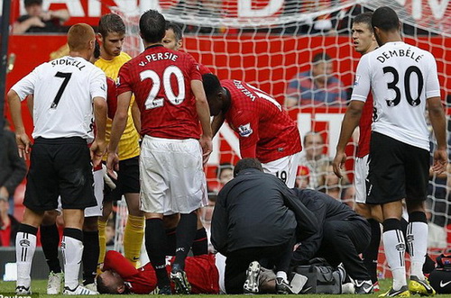 Wayne Rooney nghỉ thi đấu 1 tháng vì chấn thương