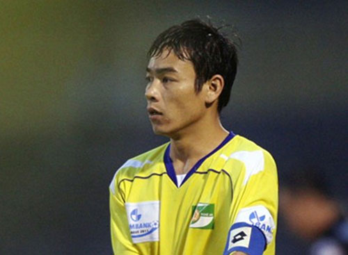 Ngoài là cầu thủ, Huy Hoàng còn là trợ lý HLV ở SLNA