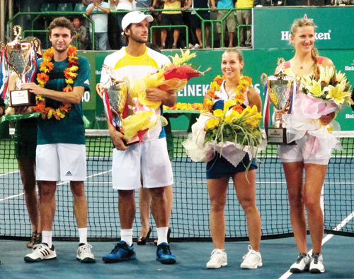 4 ngôi sao quần vợt thế giới và Cúp lưu niệm giải Heineken Stars 2012 