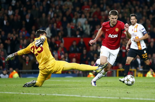 Michael Carrick ghi bàn giúp M.U thắng Galatasaray 1-0