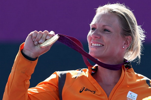 Tay vợt Esther Vergeer giành huy chương vàng quần vợt xe lăn tại Paralympic 2012
