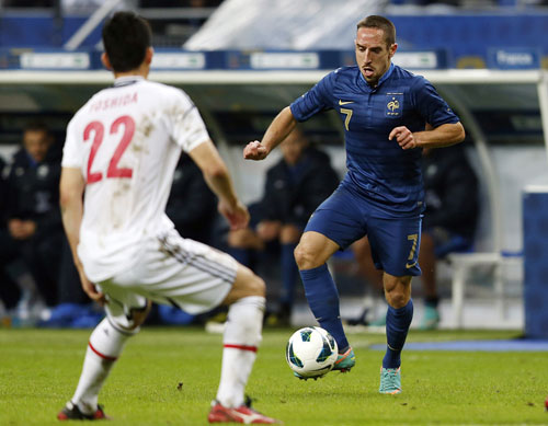 Franck Ribery (áo sậm) sẽ đóng vai trò quan trọng trong trận gặp Tây Ban Nha 