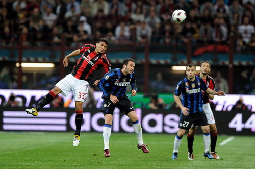 Trận derby thành Milan xuống giá