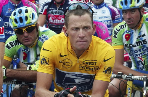 Lance Armstrong sắp… nghèo