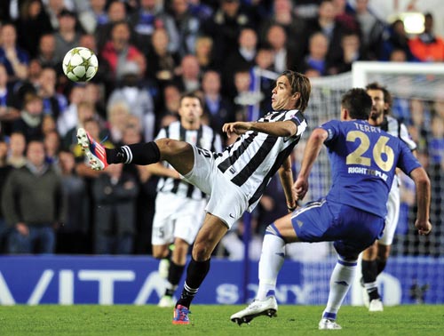 Juventus (trái) khó có thể vượt qua được Chelsea trong trận đấu sống còn 