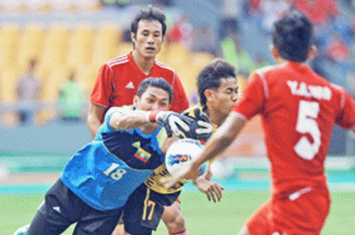 Thủ môn Thiha Sithu của đội tuyển Myanmar