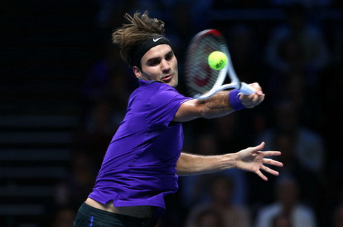 Roger Federer giành chiến thắng trước David Ferrer ở ATP World Tour Finals 2012