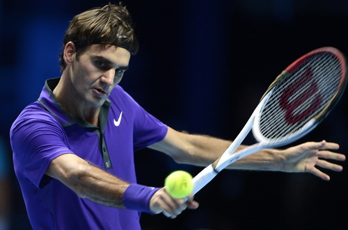 Roger Federer thắng Janko Tipsarevic tại ATP World Tour Finals 2012