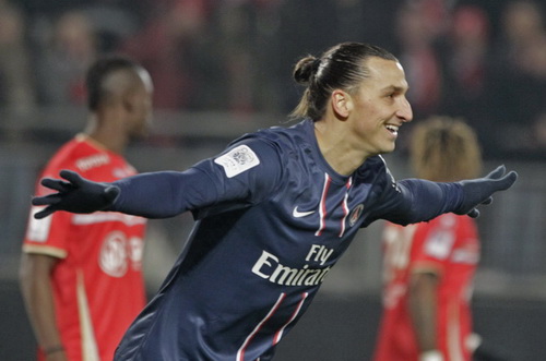 Ibra lập hat-trick, PSG dễ dàng có 3 điểm