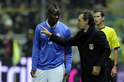 HLV tuyển Ý khuyên Balotelli trở lại Serie A