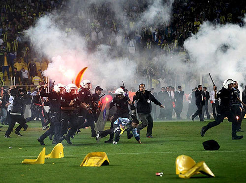 Bạo loạn ở bóng đá Thổ Nhĩ Kỳ
