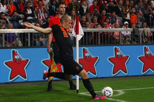 Arjen Robben trong trận giao hữu giữa Bayern Munich và tuyển Hà Lan