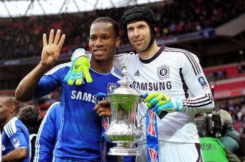 Petr Cech và Didier Drogba là trụ của Chelsea những năm qua