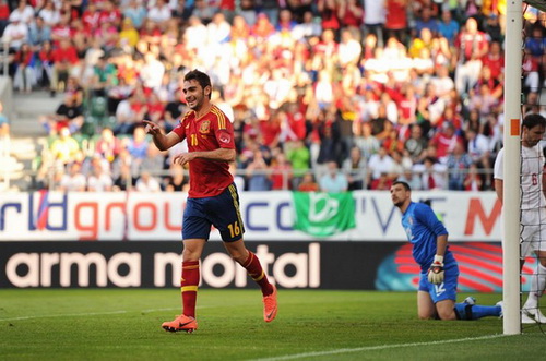 Adrian Lopez ghi bàn giúp Tây Ban Nha thắng Serbia 2-0