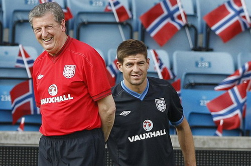 Steven Gerrard và HLV Roy Hodgson