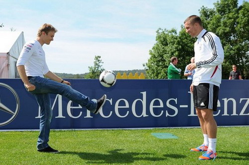 Lukas Podolski và Nico Rosberg