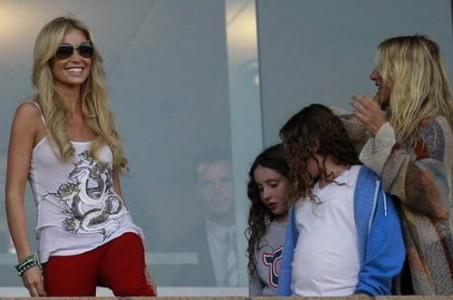 Vợ Robbie Keane, Claudine có thể chăm sóc chồng tại EURO 2012 sắp tới