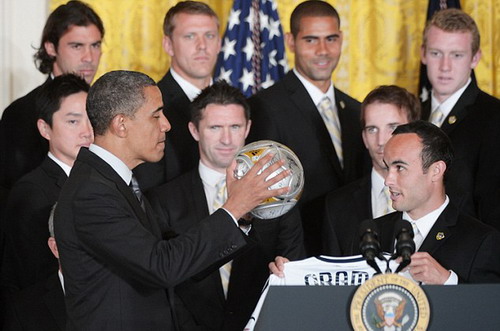 Tổng thống Barack Obama và tiền vệ Landon Donovan