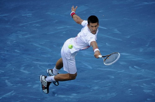 Sau Nadal, đến lượt Djokovic bị thua trên mặt sân màu xanh của Madrid Masters