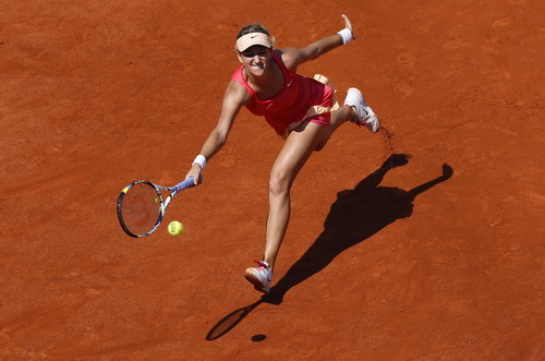 Victoria Azarenka gặp khó khăn ở vòng 1 Roland Garros 2012