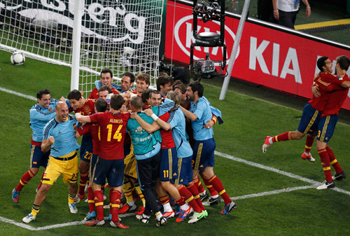 Niềm vui chiến thắng của Tây Ban Nha - Ảnh: AFP