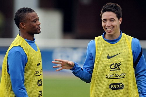 Evra bị chỉ trích vì không tôn trọng áo đấu tuyển Pháp