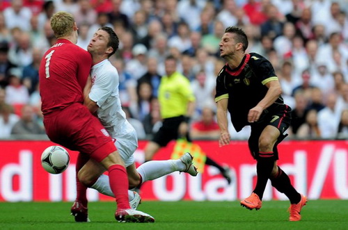 Trung vệ Gary Cahill của tuyển Anh không thể dự Euro 2012 vì chấn thương