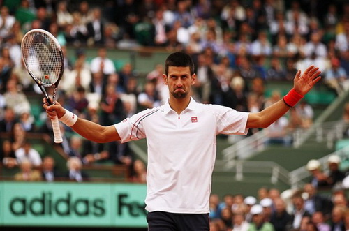 Novak Djokovic đánh bại Jo-Wilfried Tsonga ở tứ kết Roland Garros 2012