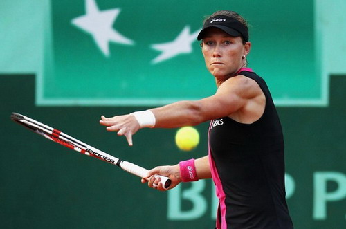 Samantha Stosur giành quyền vào tứ kết Roland Garros 2012