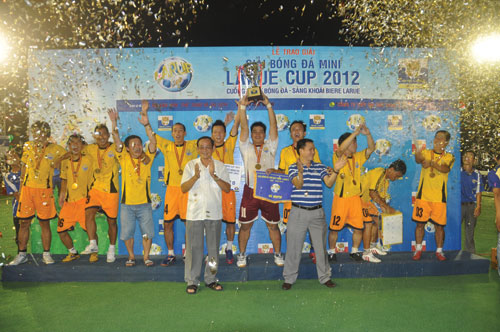 Giải bóng đá mini Larue Cup 2012