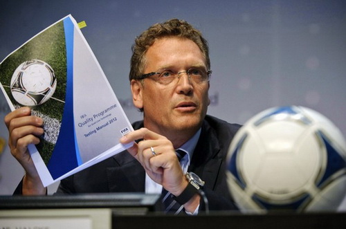 Tổng thư ký FIFA Jerome Valcke thông báo FIFA đã phê chuẩn ý tưởng áp dụng công nghệ xác định bàn thắng đã đi qua vạch vôi hay chưa vào thi đấu bóng đá